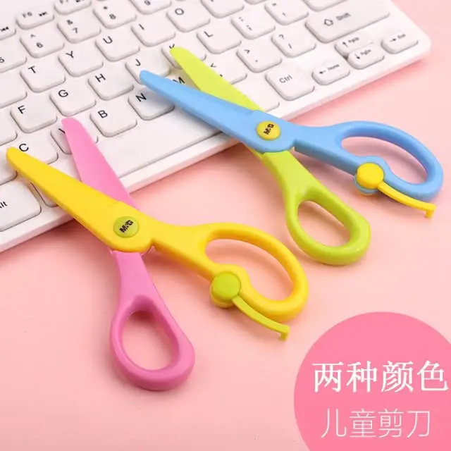 مقص أطفال بلاستيك M&G Plastic scissors for children 135mm